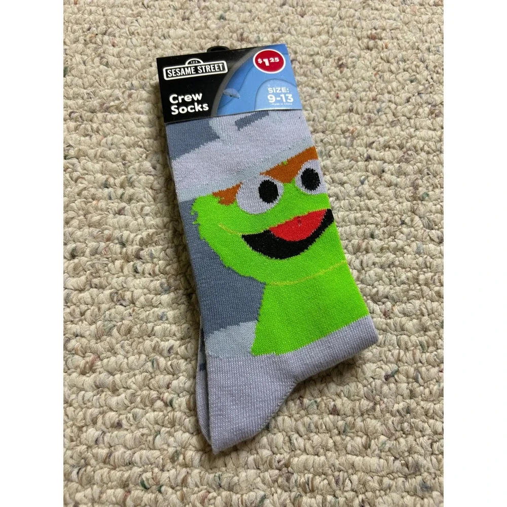 Sesame Street Oscar the Grouch Crew Socks Gray Green Mens Size 9-13 New